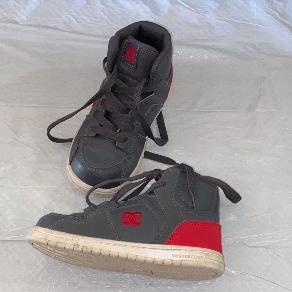 DC Kids High-Top Sneakers in Charcoal and Crimson Size 10